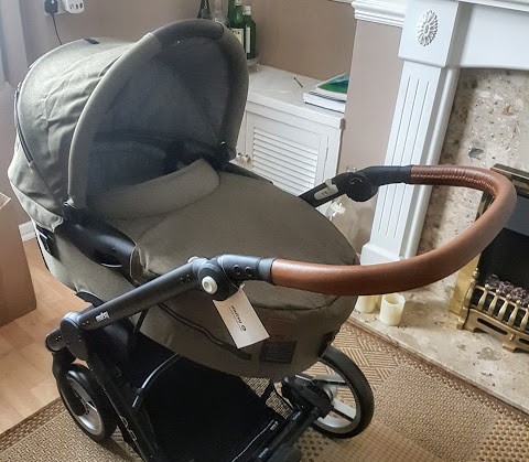 Mutsy Evo Travel System, Maxi Cosi Car Seat, Pram, Pushchair, Stroller Review. ChatterFox UK parenting and lifestyle blogger.