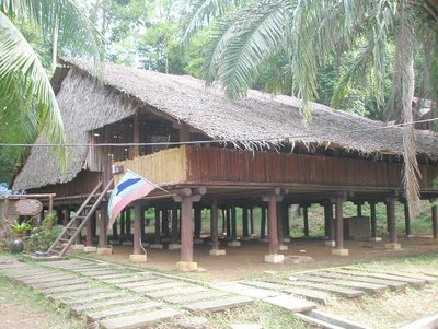 Bicara: Gambar Rumah Tradisional Malaysia