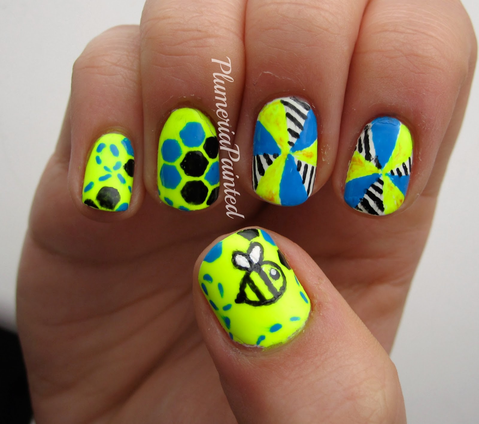 PlumeriaPainted: The most stylish bee (nail art) you'll ever see