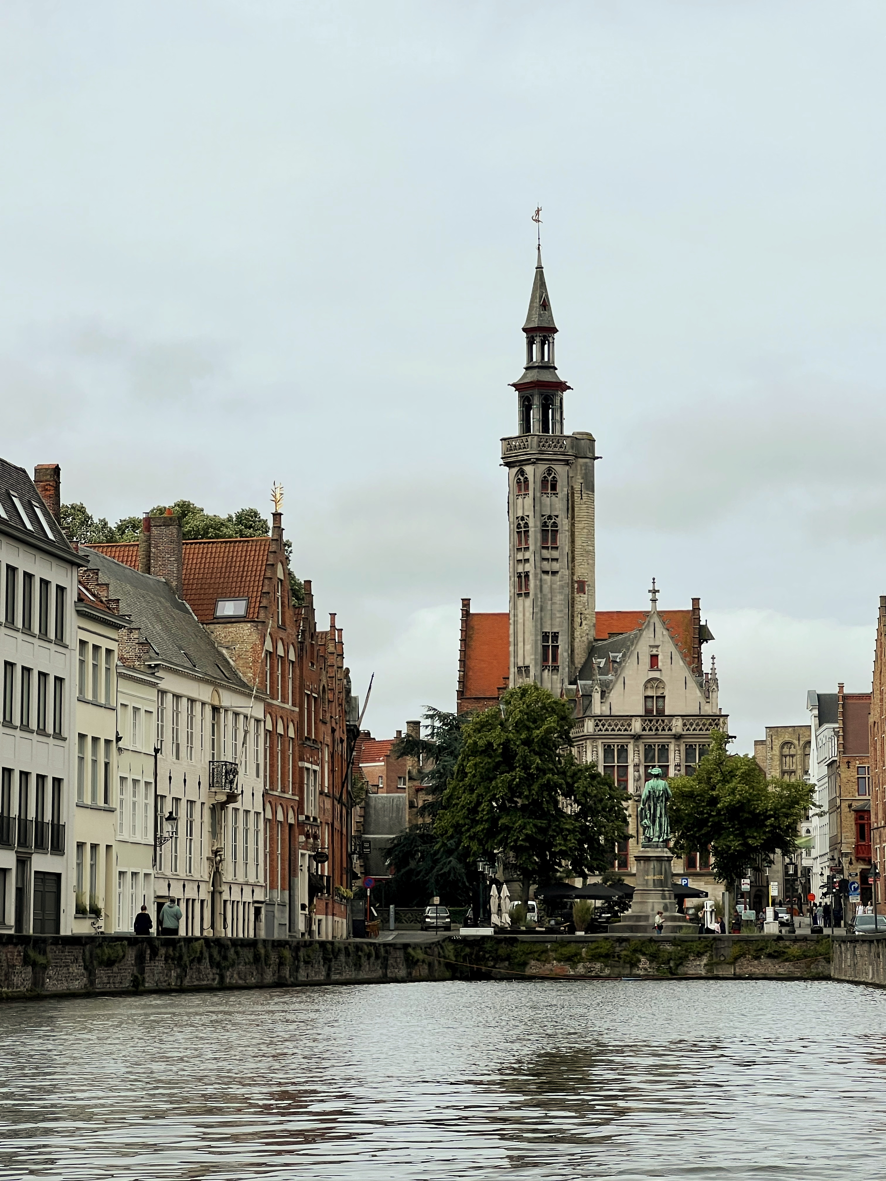 Adrienne Nguyen_Bruges Belgium Boat Tour_Swans_rozenhoedkaai_Quay of the Rosary