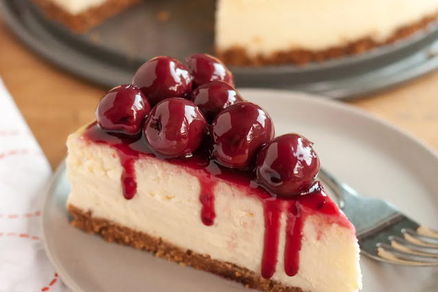 **Does Cheesecake Contain Eggs? A Comprehensive Guide**