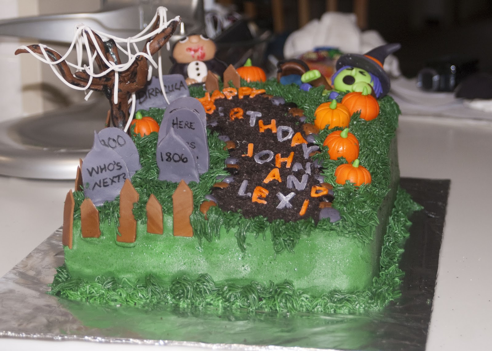 cake halloween This cake was so much fun to make. I just love Halloween!!!
