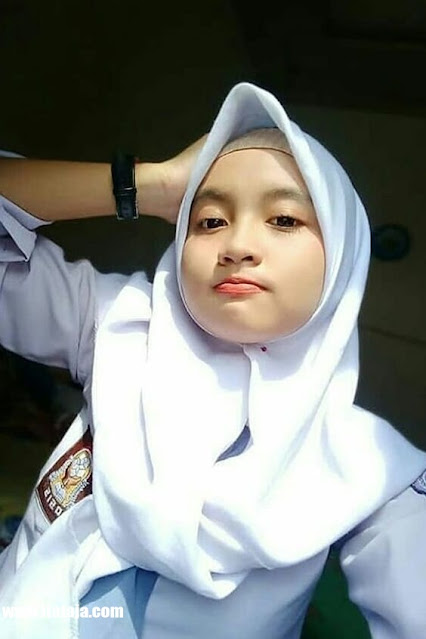 Kumpulan Foto Cewek Cantik Wanita Berhijab Masih Muda | LIAT AJA