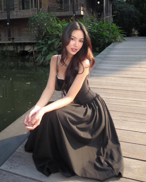 Jess Thanchaya Inprasert – Most Beautiful Thailand Transgender Girl Style Outfit Clothes in Black Midi Dress