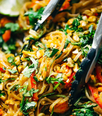 Rainbow Vegetarian Pad Thai with Peanuts and Basil #vegetarian #vegan #dinner #noodle #salad