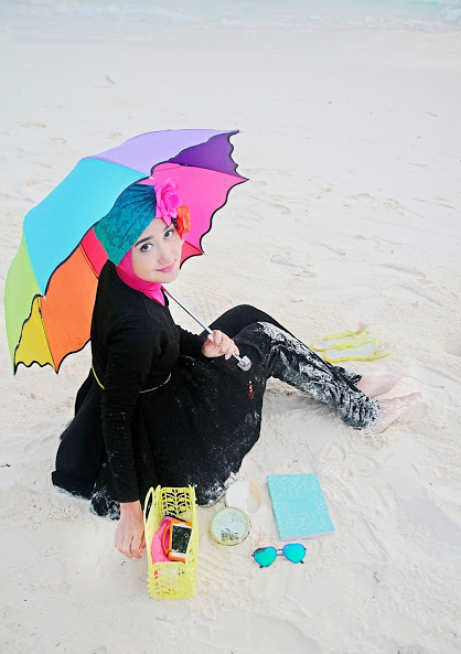 Mau Berlibur ke Pantai? Style Hijab Pantai ala Dian 