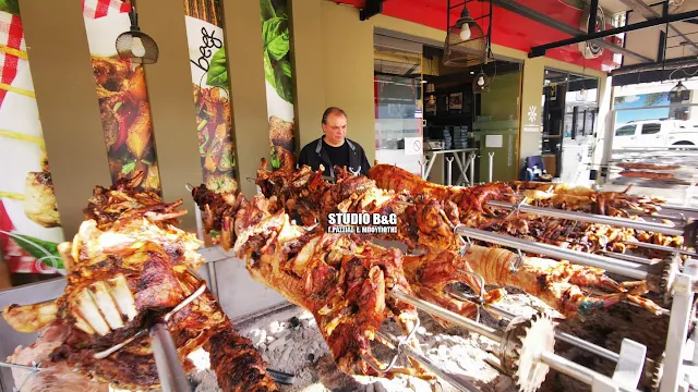 60 κοκορέτσια και 40 αρνιά ψήνει κατάστημα στο Ναύπλιο - Ο κόσμος επέλεξε το delivery (βίντεο)