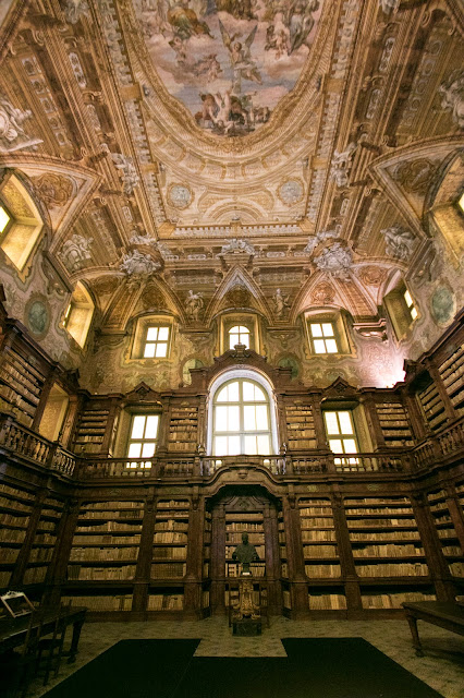 Biblioteca-Complesso monumentale dei Girolamini-Napoli