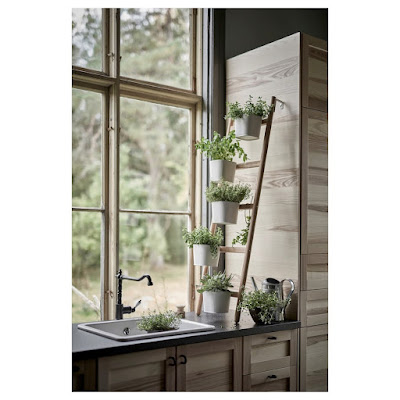 leaning ladder, storage for potted plants, treasures from the trash, broken shelf, furniture DIY, blah to TADA, crafty recycling, upcycle, recycle, repurpose furniture