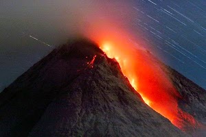 PENAKLUKAN DIRI DI GUNUNG MERAPI