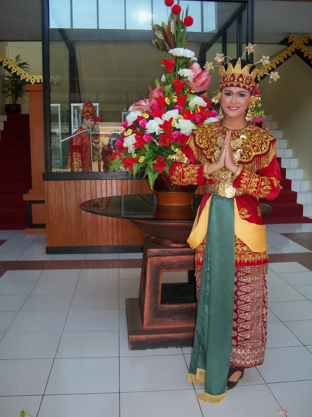  Tari  Sekapur Sirih Budaya Asli Indonesia dari Jambi 