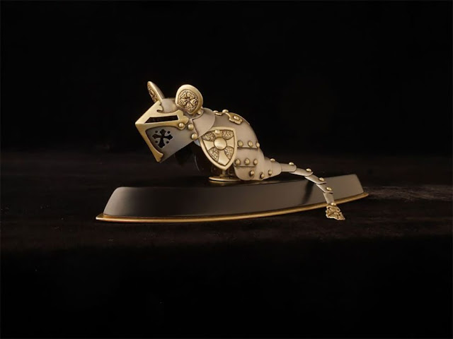 Sculptor Jeff De Boer Creates Adorable Armour For Mice