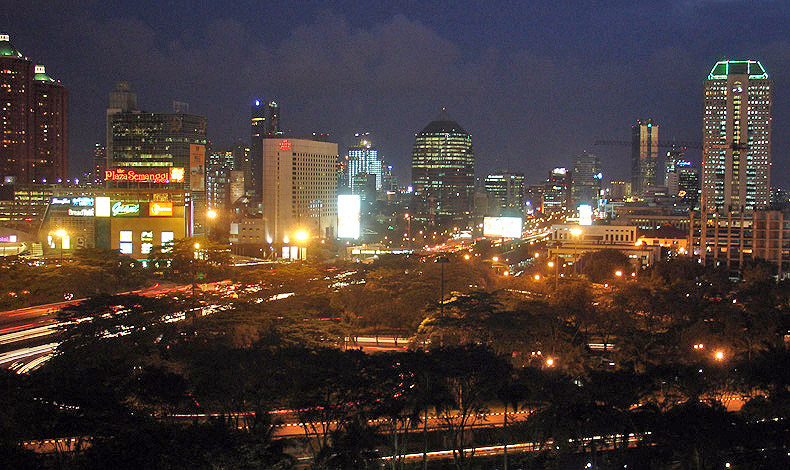 Pemandangan Kota Jakarta Saat Malam Hari Serba Serbi