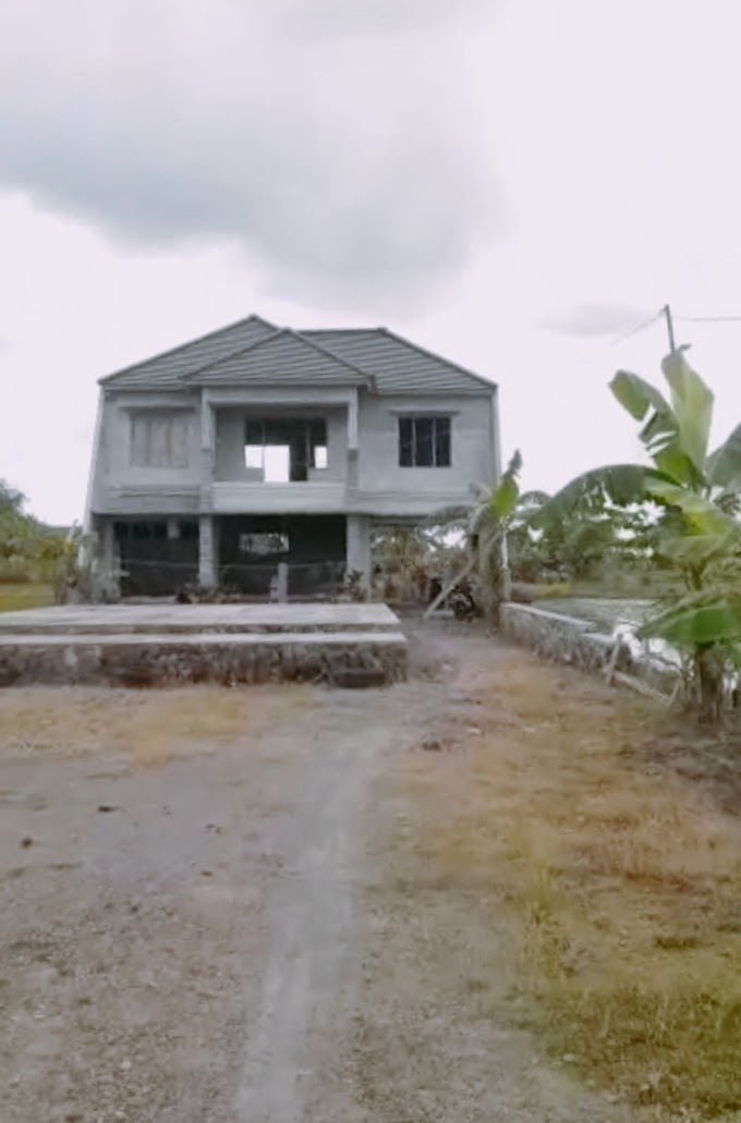 Rumah Mewah Kolam Renang Tanah Luas Pinggir Jalan Raya Borobudur Magelang