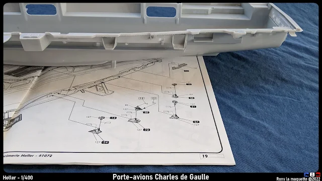 Montage de la maquette du Charles de gaulle d'Heller au 1/400.