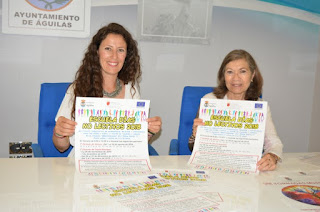 La edil Isabel Torrente y la técnica Antonia Reche presentando el programa