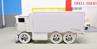 Hot Wheels  Beatles White Album Hiway Hauler