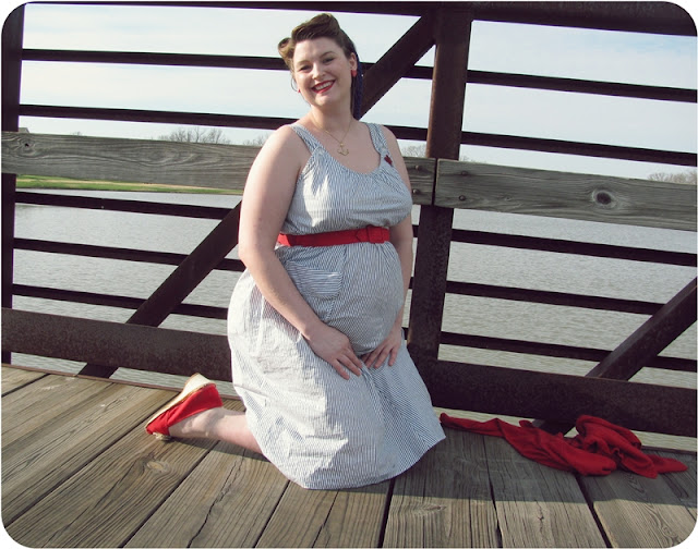 retro maternity fashion via Va-Voom Vintage