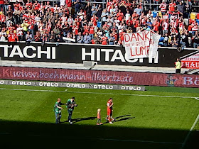 http://www.rp-online.de/sport/fussball/fortuna/fortuna-duesseldorf-fans-verabschieden-andreas-lambertz-bid-1.5113923