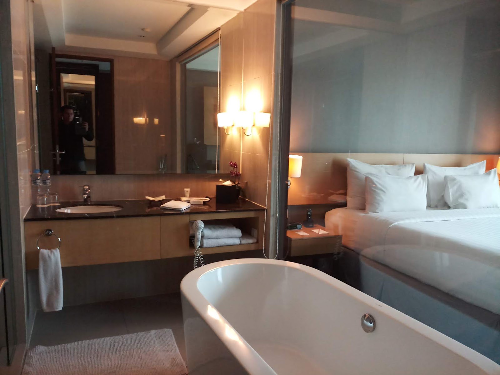 Mendapat Keberuntungan Saat Menginap Semalam Di Hotel Js Luwansa Jakarta Jejak Hitam Putih Bede
