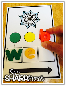 Phoneme segmentation & blending made easy with these tips and tricks for small group instruction!  These are the perfect phonemic awareness activities for your guided reading lessons or literacy centers!  Check out this color coded trick for teaching directionality and segmenting with CVC words!