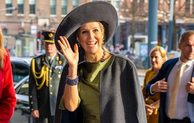 Queen Maxima wore a green satin dress by Natan, and a gray wool cashmere cape by Natan