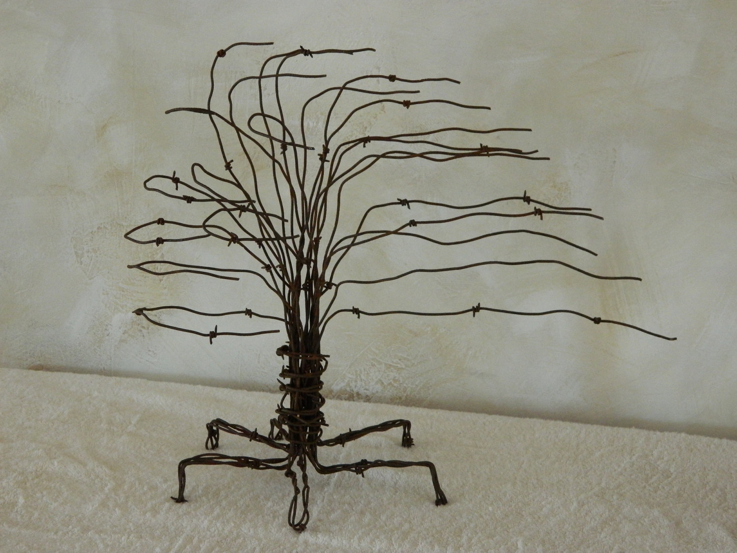 Dishfunctional Designs: Beautiful Upcycled Barbed Wire 