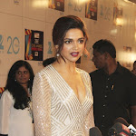 Deepika Padukone Super Sexy Cleavage Show At The Zee Cine Awards 2013