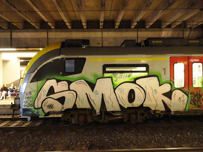 photo de graffiti sur des trains