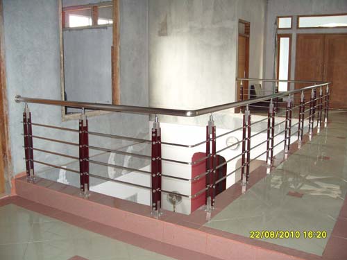 Info seputar Rumah dan Bangunan Railing Tangga  Stainless  