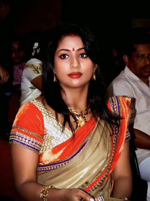 Malayalam Actress Navya Nair Latest Hot Photos In Saree 