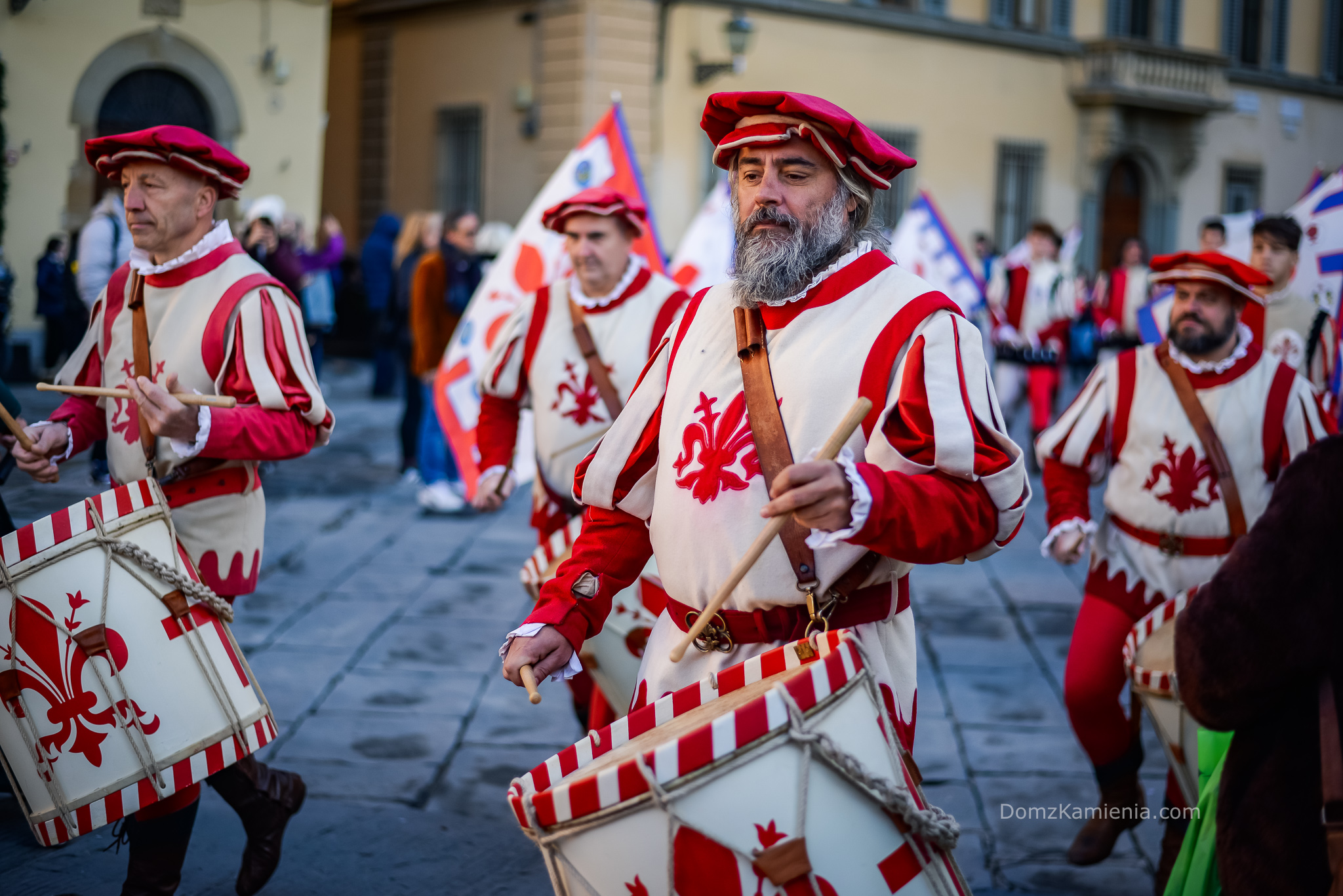 Dom z Kamienia, Bandierai degli Uffizi, Corteo Storico, Kasia Nowacka