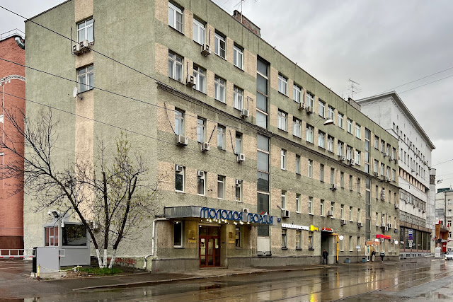 Сущёвская улица, здание издательства и типографии «Молодая гвардия» (построено в 1917 году, надстроено в 1930 году)