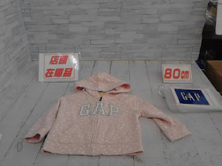 中古品　子供服　８０ｃｍ　GAP　ピンク×星プリント　ジップアップパーカー　３９８円