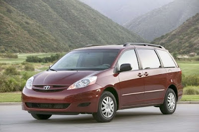 2011 Toyota Sienna Car Wallpaper