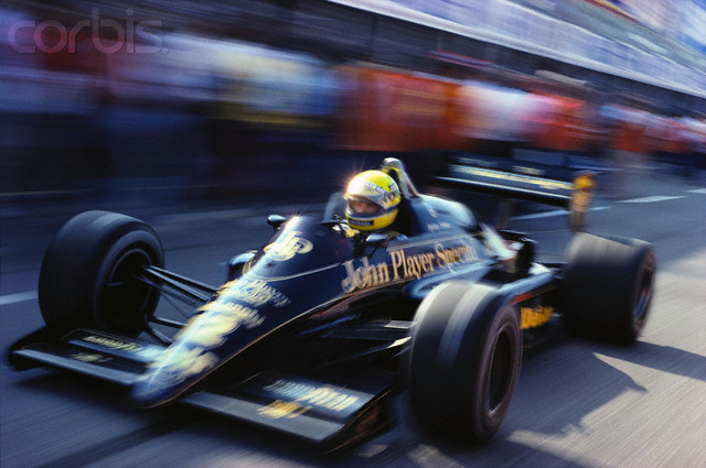 Ayrton Senna em sua LotusRenault no GP da It lia de 1986 no circuito de 