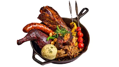 스모크트레인 프리미엄 비프 플래터, 브리스킷·비프립·수제 소시지와 구운 야채 구성