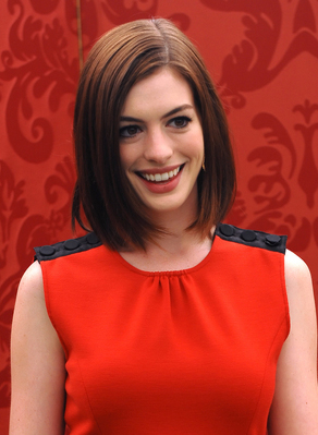 Anne Hathaway Curly Hair on Anne Hathaway Hairstyles And Haircut