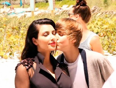 selena gomez and justin bieber kissing pictures. At justin-ieber-selena-gomez