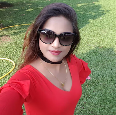 Diya Singh selfie