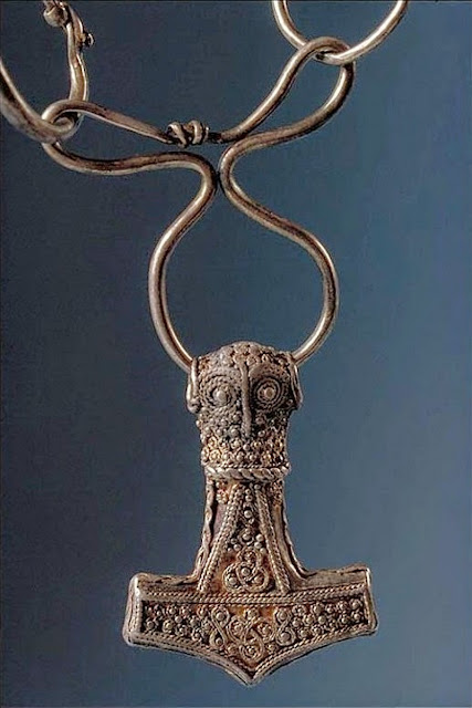 Подвеска в виде молота Тора эпохи викингов (Эланд, Швеция)