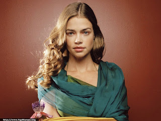 Denise Richards Lovely Wallpaper