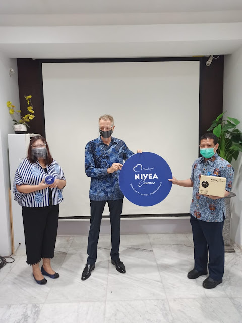 NIVEA Berbagi NIVEA Creme Tin di Hari Kemerdekaan RI