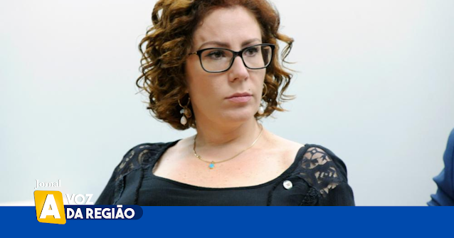 Após condenação no STF, Carla Zambelli deixa o Brasil e anuncia pedido de licença do cargo