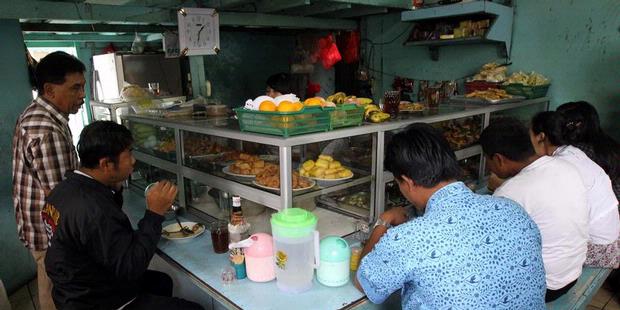 Pemerintah Gendeng Warteg aja kena pajak Cari Berita