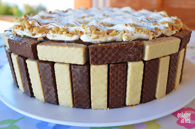 Bolo Decorado com Chocolate e Amendoim