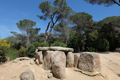 Dolmen de Ca l'Arenes  en el Corredor