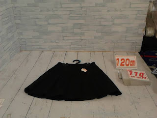 中古品　子供服　１２０ｃｍ　ブラック　スカート　１１０円