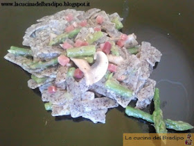 Pizzoccheri con asparagi, funghi e speck