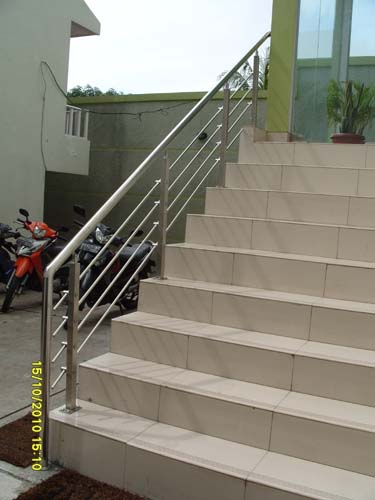 Info seputar Rumah dan Bangunan: Railing Tangga Stainless 